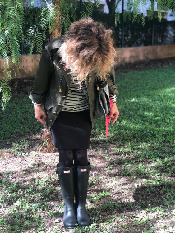 look femme avec des bottes de pluie Hunters noires
