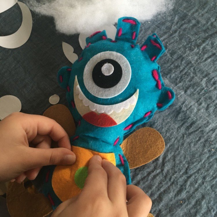 Création d'une poupée par Les enfants nomades ateliers DIY
